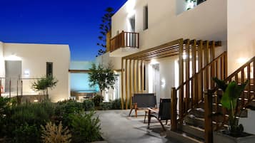 Superior studio suite, uitzicht op tuin | Uitzicht op de binnenplaats