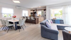 Deluxe Villa, 3 Bedrooms | Living room - Beautiful Villa Magdalena - Porat (Malinska-Dubasnica)