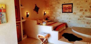 Rideaux occultants, chambres insonorisées, fer et planche à repasser