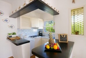 Fridge, microwave, oven, stovetop - Villa ALEGRIA Beach & restaurants nearby - Garden (cala egos (santany))