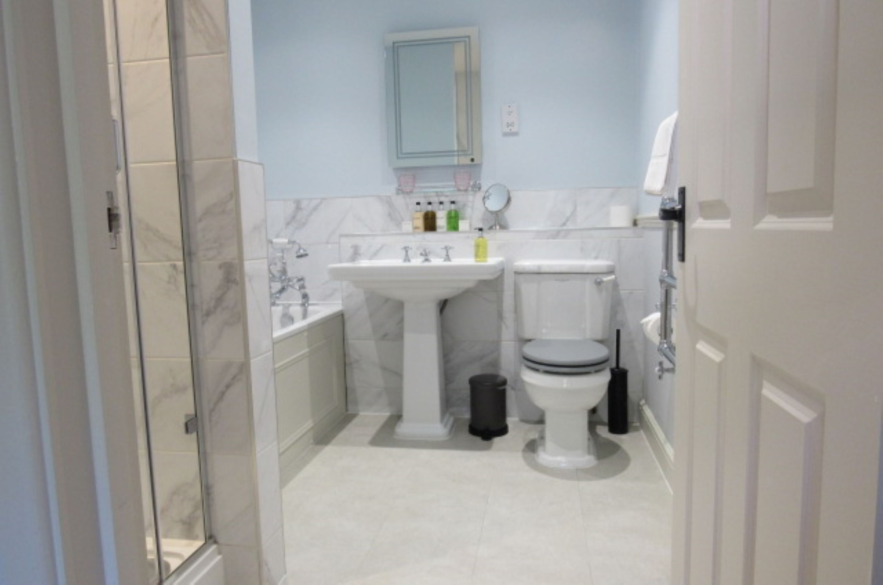 suite | bathroom | free toiletries, towels, soap, shampoo