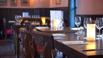 Breakfast, lunch, dinner served; British cuisine, garden views