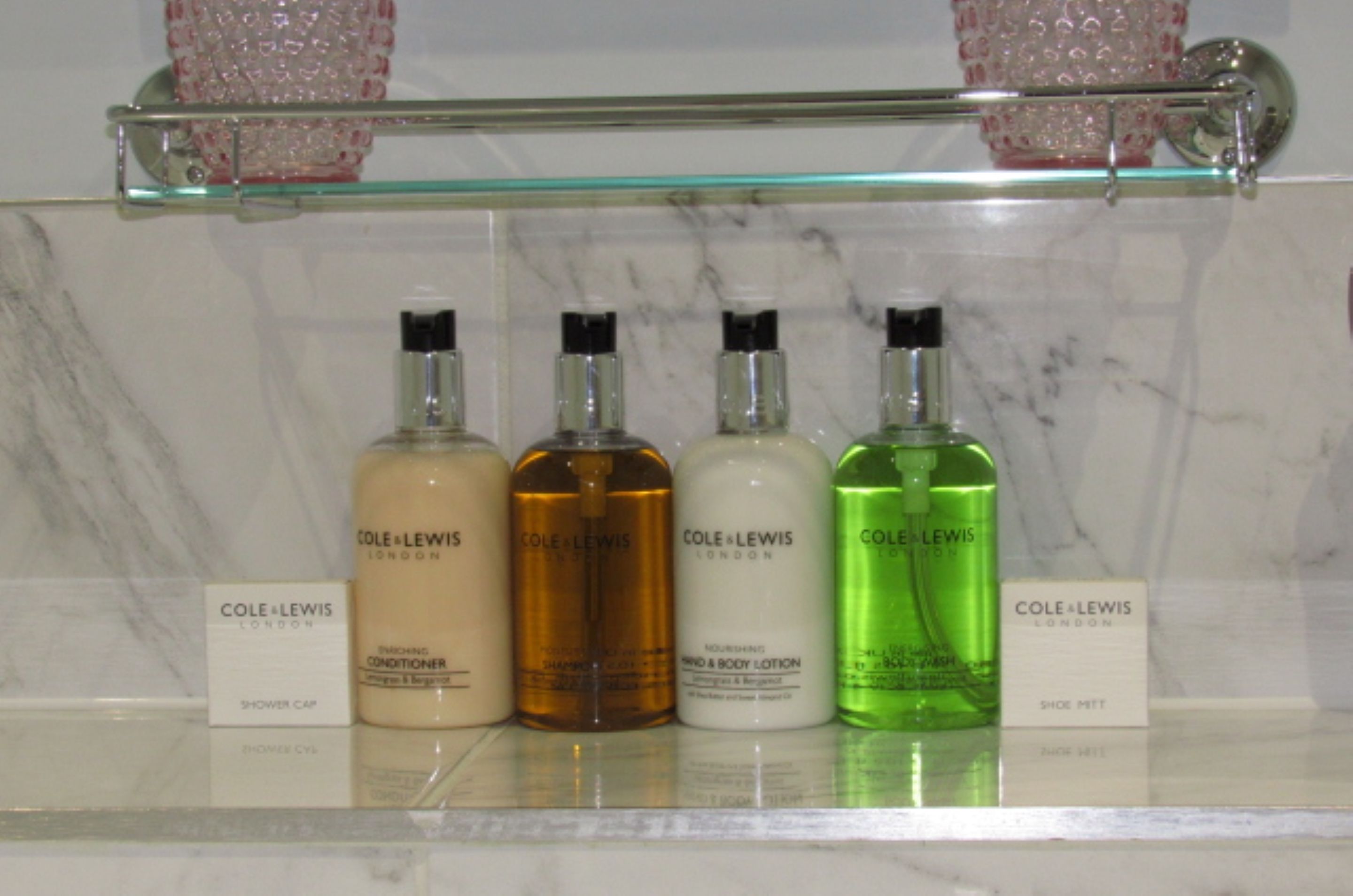 suite | bathroom | free toiletries, towels, soap, shampoo