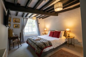 Egyptian cotton sheets, premium bedding, Tempur-Pedic beds - The Old Vicarage (Bridgwater)