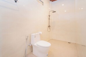 Deluxe Room, 1 Bedroom | Bathroom - Kamasan Nusa Penida By Reccoma (Penida Island)