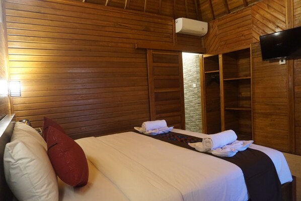 Minibar, escritorio, wifi gratis y ropa de cama 