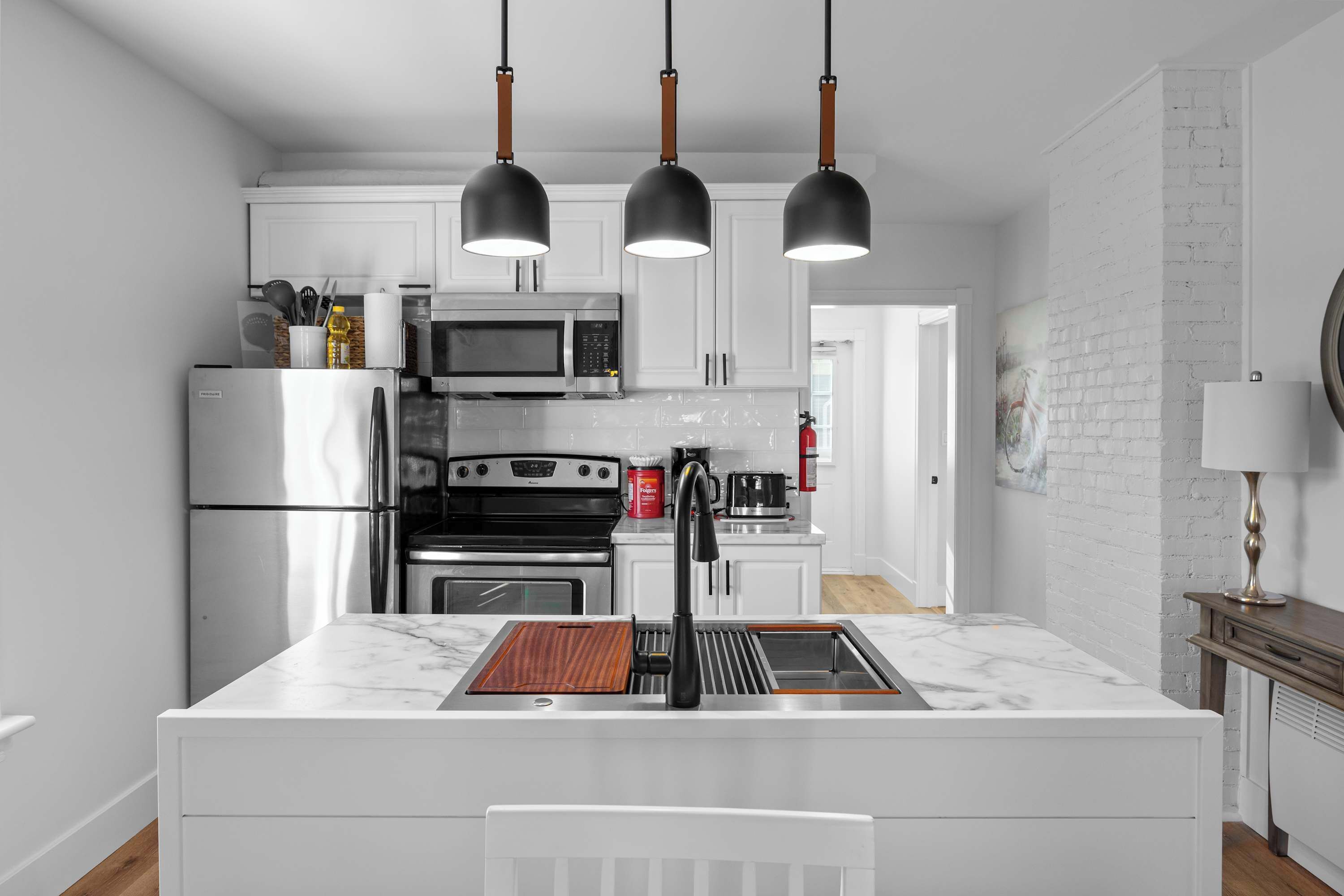 Frigorifero, microonde, forno, piano cottura