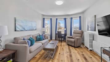 Una televisión, una oficina