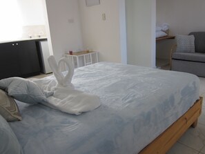 Comfort Suite, 1 Queen Bed, Garden View