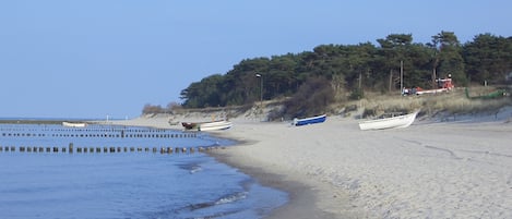 Una spiaggia nelle vicinanze