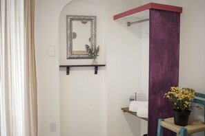Habitació doble estàndard, 1 llit doble | Planxa i posts de planxar, wifi gratuïta i roba de llit 
