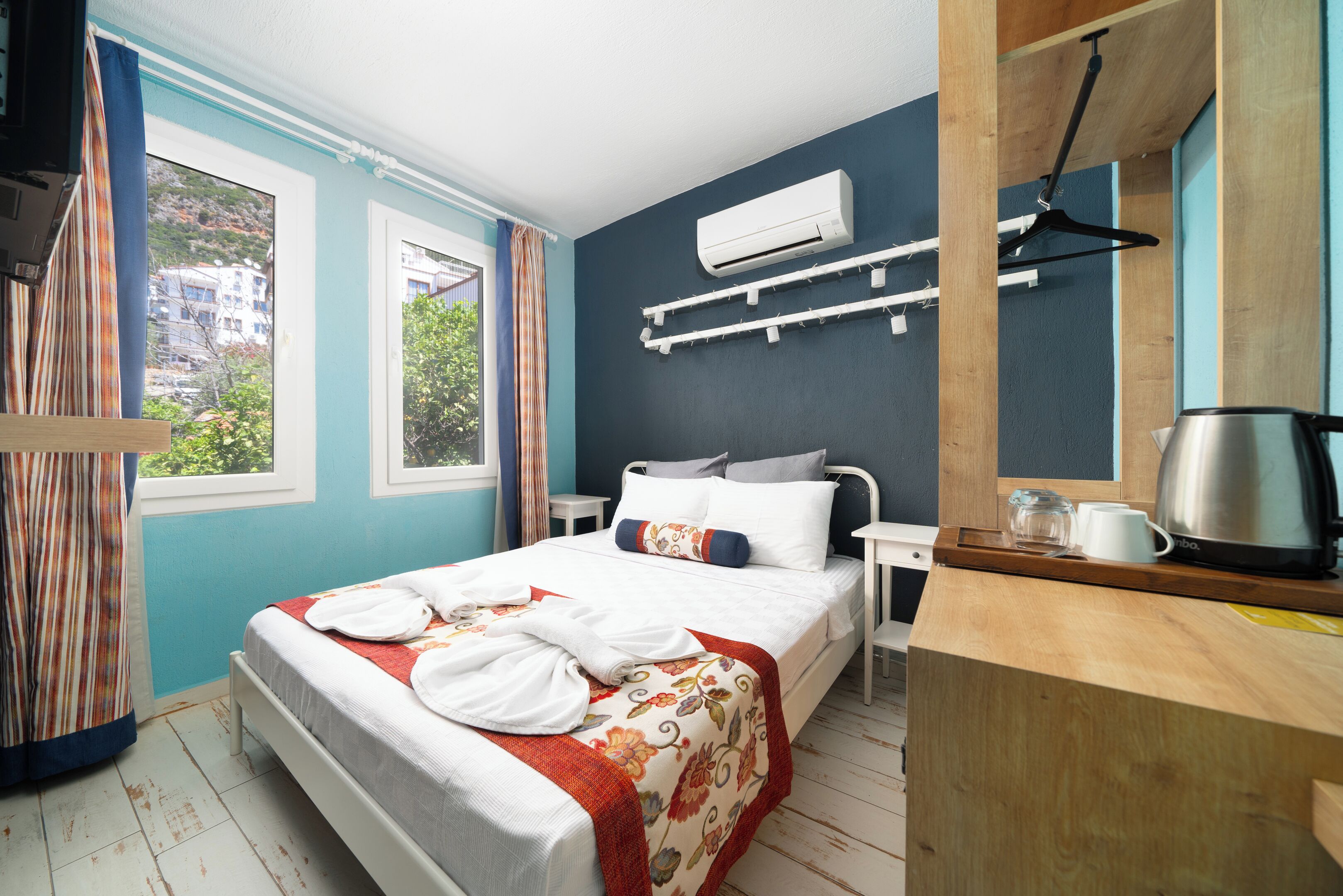 standard double room, mountain view | in-room safe, desk, free wifi, bed sheets