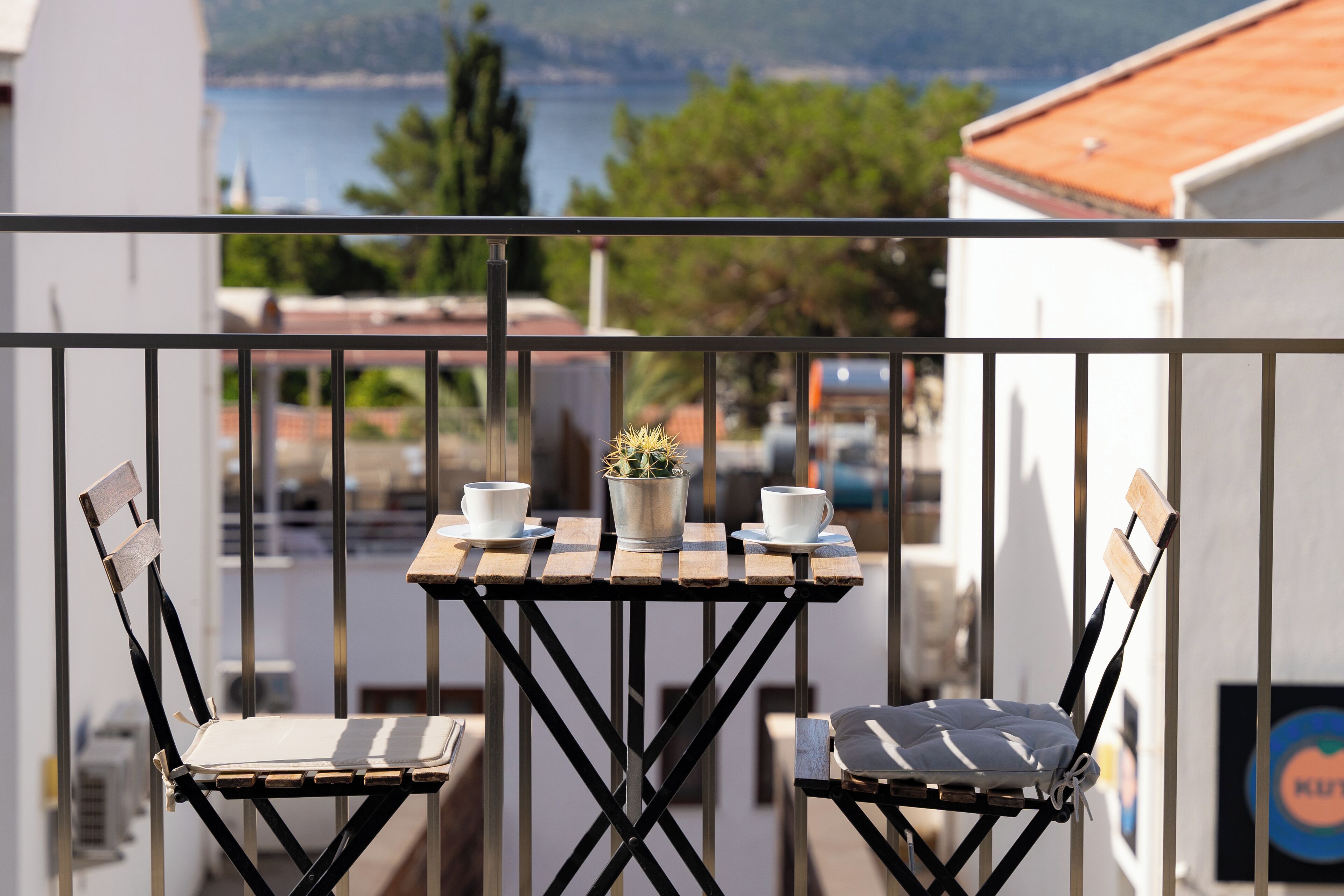 standard studio suite, partial sea view | terrace/patio