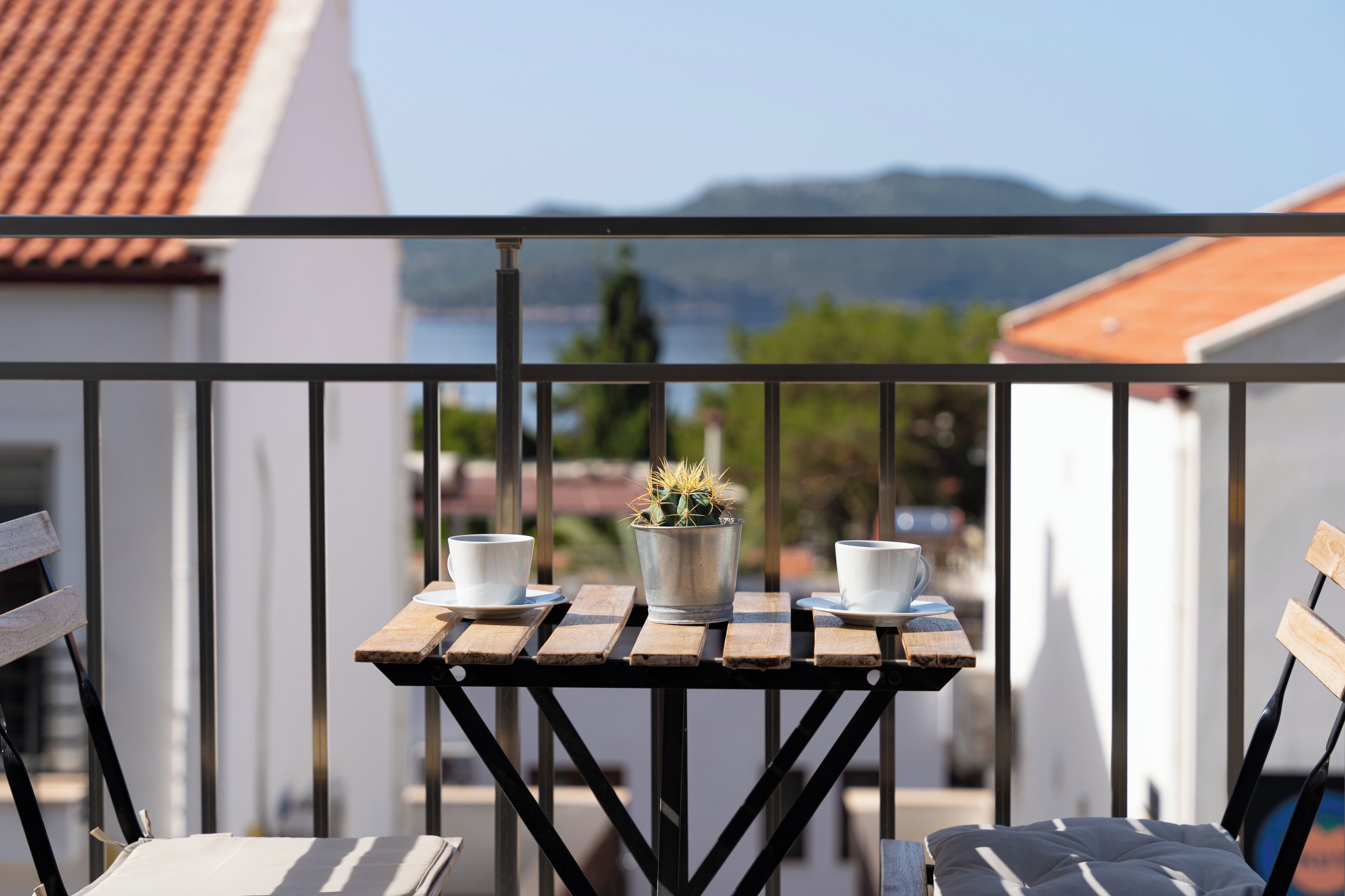 standard studio suite, partial sea view | terrace/patio