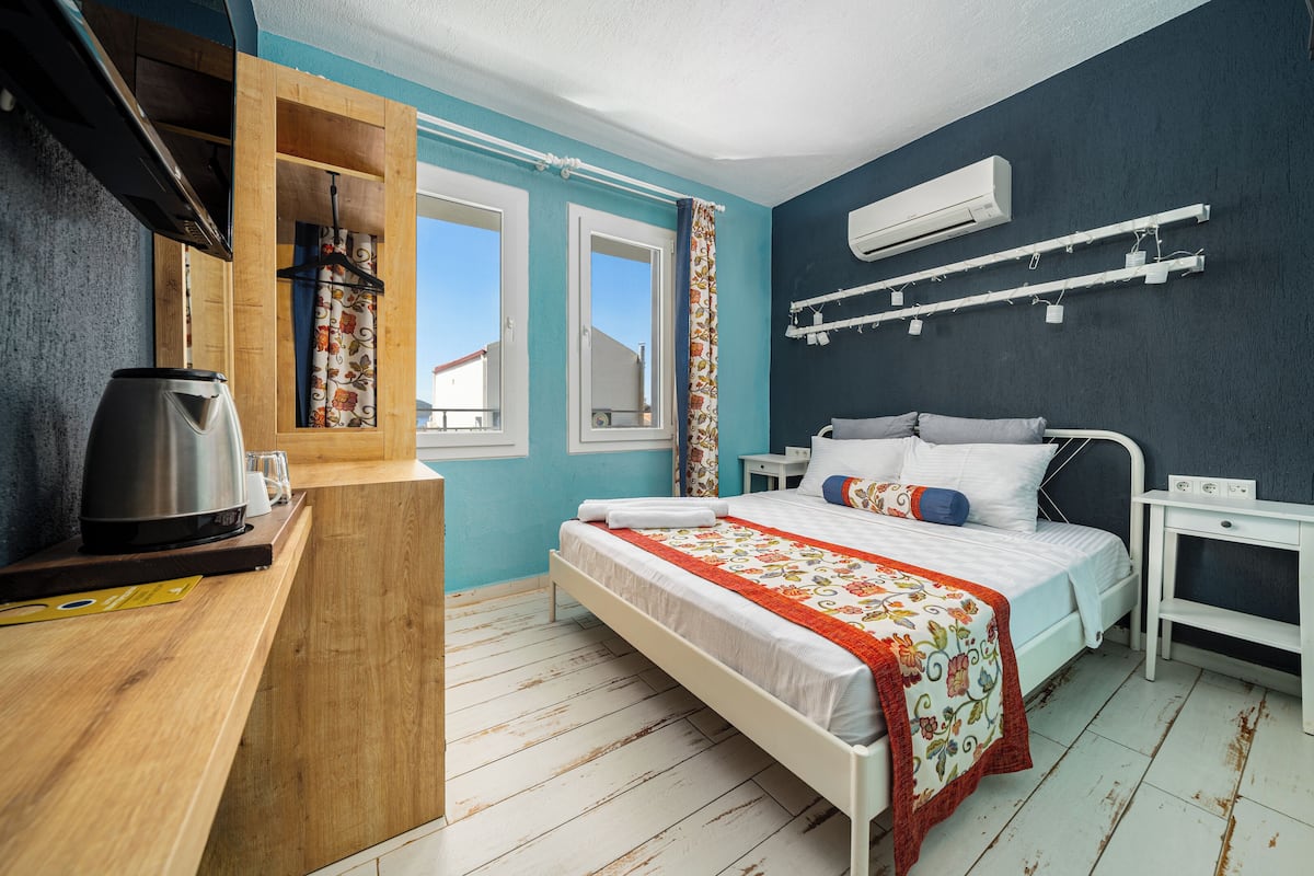 Standard Double Room, Mountain View | 1 bedroom, in-room safe, desk, free WiFi