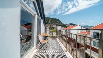 Standard Studio Suite, Partial Sea View | Terrace/patio
