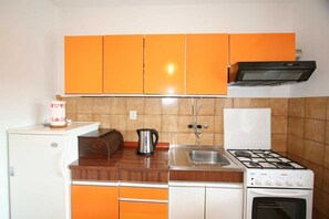 Fridge, coffee/tea maker, cookware/dishes/utensils, dining tables - Apartment Dvornicic A2 (Silo - island Krk)