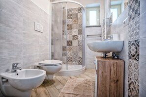 Shower, eco-friendly toiletries, hair dryer, bidet - Jade Tree - Holiday Home (Massa Lubrense)