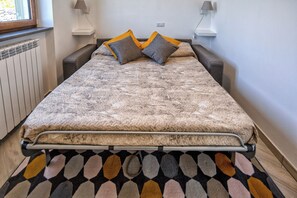2 bedrooms, iron/ironing board, travel crib, free WiFi