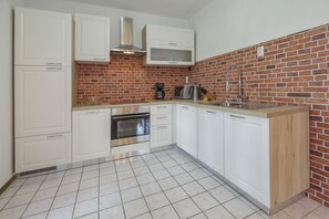 Frigorifero, microonde, forno, lavastoviglie