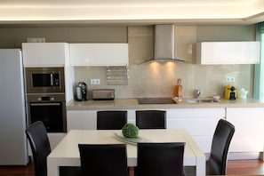 Fridge, microwave, oven, dishwasher
