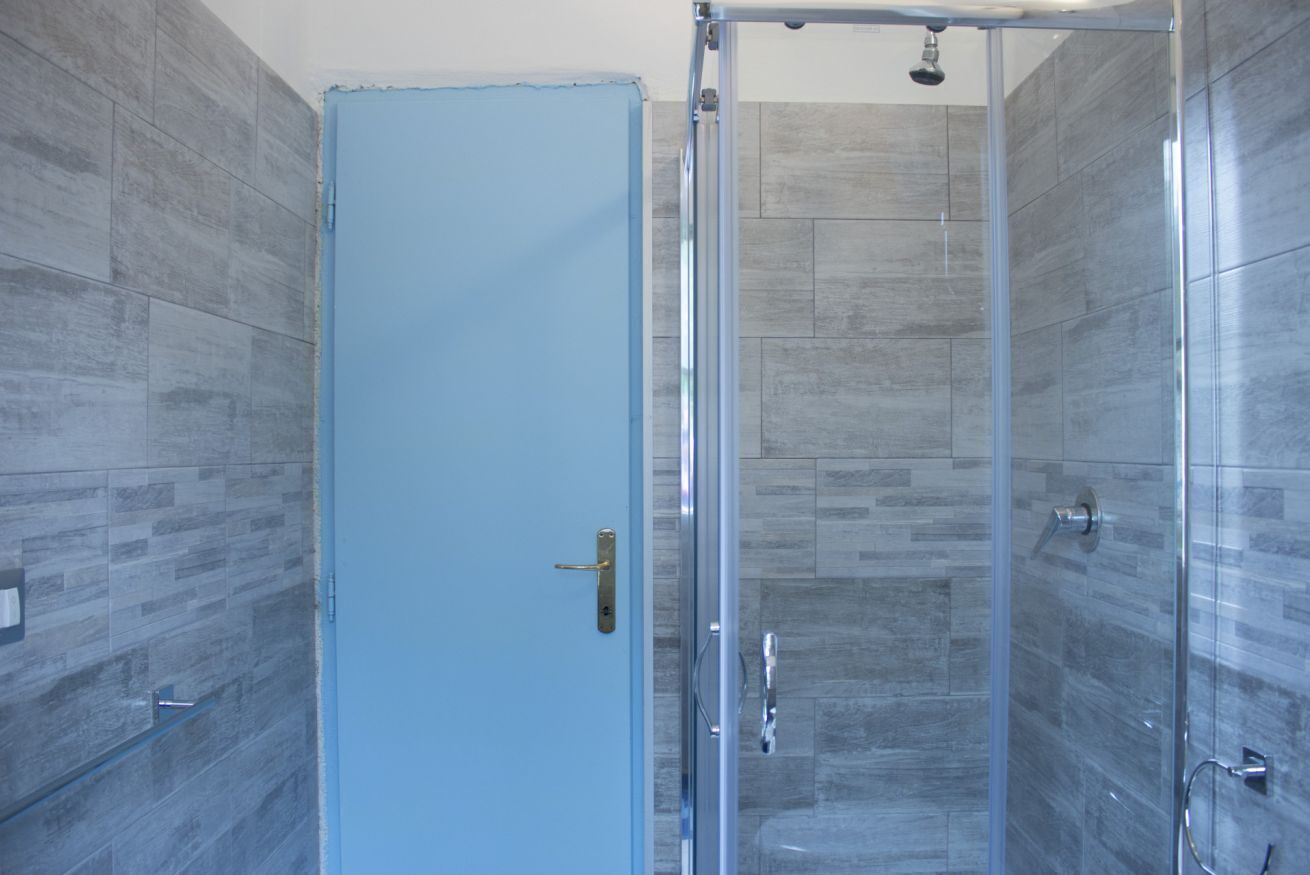 Shower, hair dryer, bidet, toilet paper