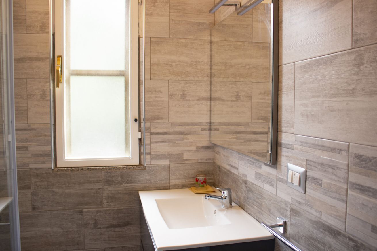 Shower, hair dryer, bidet, toilet paper