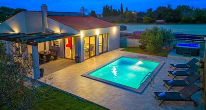 Casa familiar Bobo con piscina y 2 dormitorios.