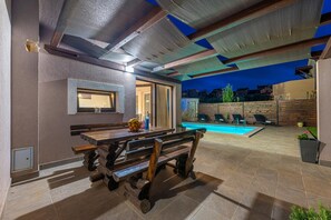 Outdoor dining - Bobo family house with Pool and 2 bedrooms (Vodnjan)