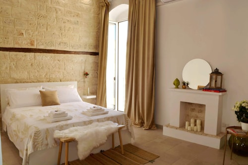 Apricot House. In the heart of the old town.