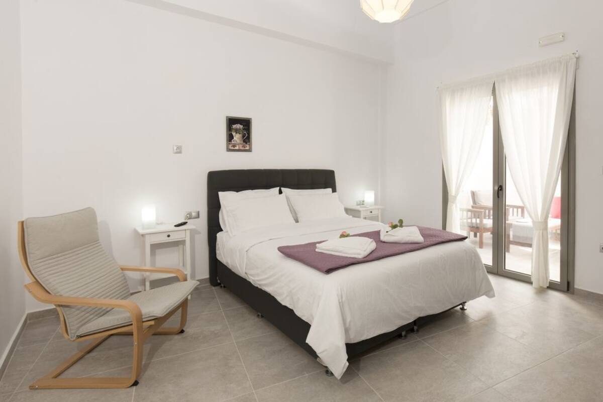 Apartment, 1 Bedroom (2) | Soundproofing, iron/ironing board, free cribs/infant beds, free WiFi