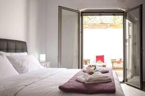 Apartment, 1 Bedroom (2) | Soundproofing, iron/ironing board, free cribs/infant beds, free WiFi