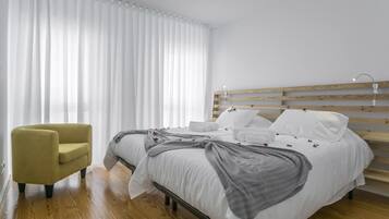 Dihias secara berasingan, dilengkapkan perabot secara berasingan, meja