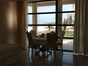 Family Room | Garden view