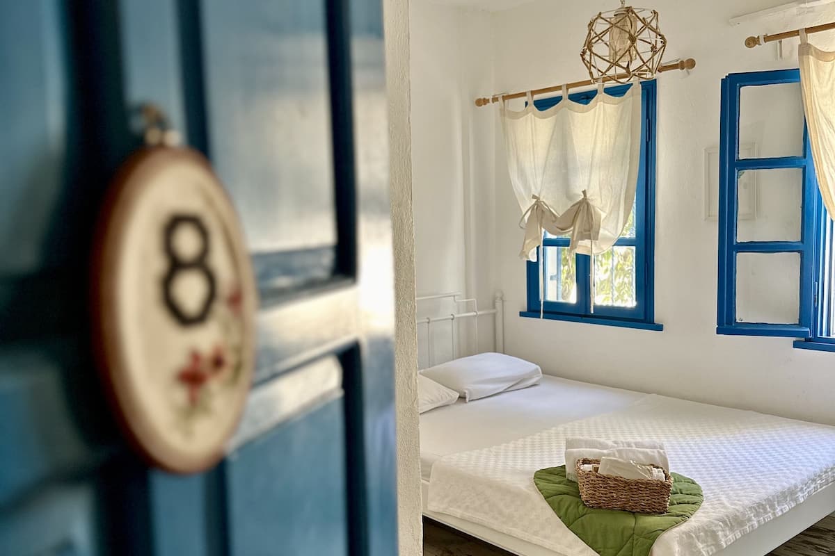 Szoba kétszemélyes ággyal, 1 kétszemélyes ágy | Vasaló/vasalódeszka, ingyenes wifi és ágynemű