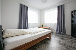 2 chambres, fer et planche à repasser, Wi-Fi, draps fournis