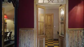 Pintu masuk interior