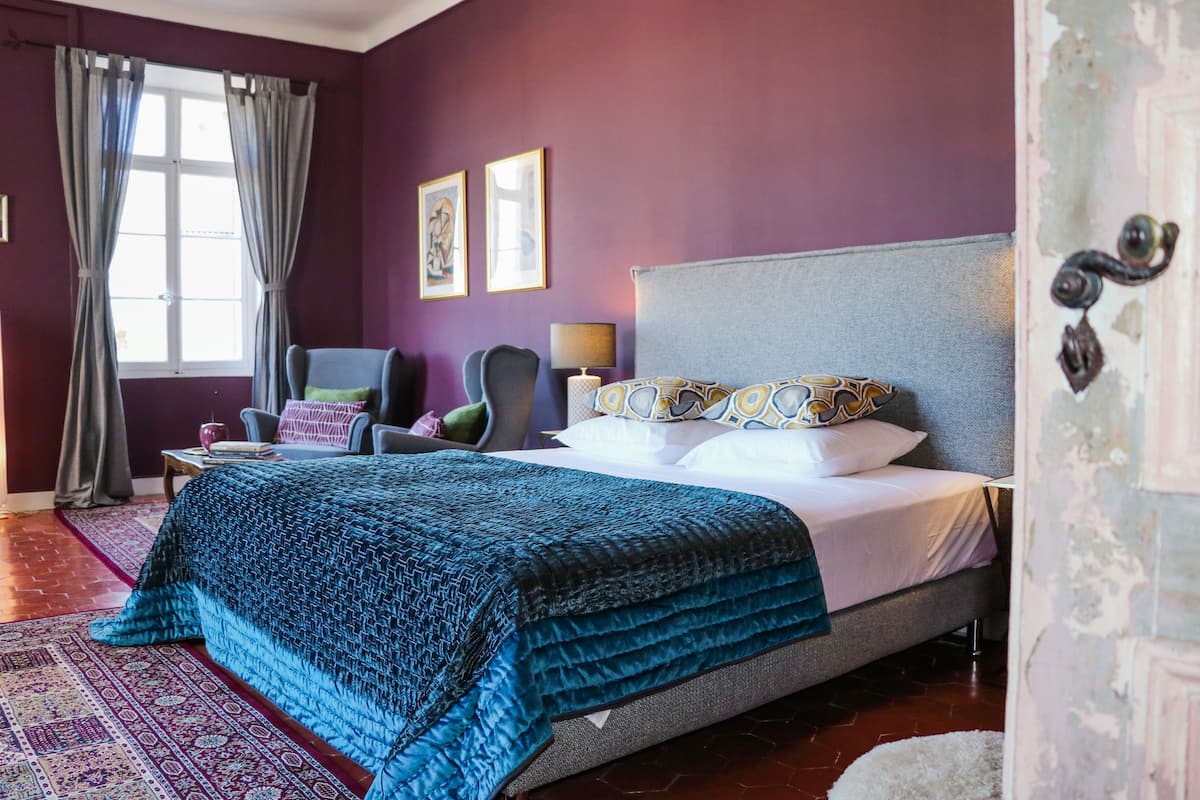 Grand tweepersoonskamer, uitzicht op bergen (Purple rain) | Individueel gedecoreerd, individueel gemeubileerd, gratis wifi