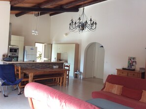 Smart TV - New 🏖️ Very pretty villa next to the beach, land of 2750 m² 🏖️☀️ (Solaro)