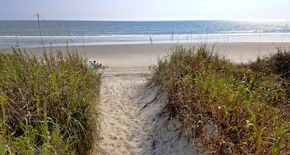 Waterfront 4 BR house w/pool & dock. Just steps to the beach. Pet Friendly.