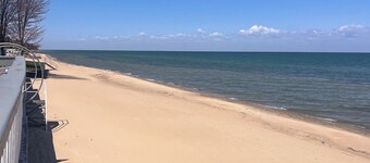 Steps away to sub sugar sandy beach - sleeps 6 