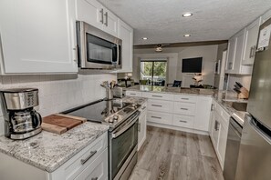 Microwave, oven, stovetop, dishwasher - Condo with community pool and balcony with forest view, recently renovated (Bald Head Island)