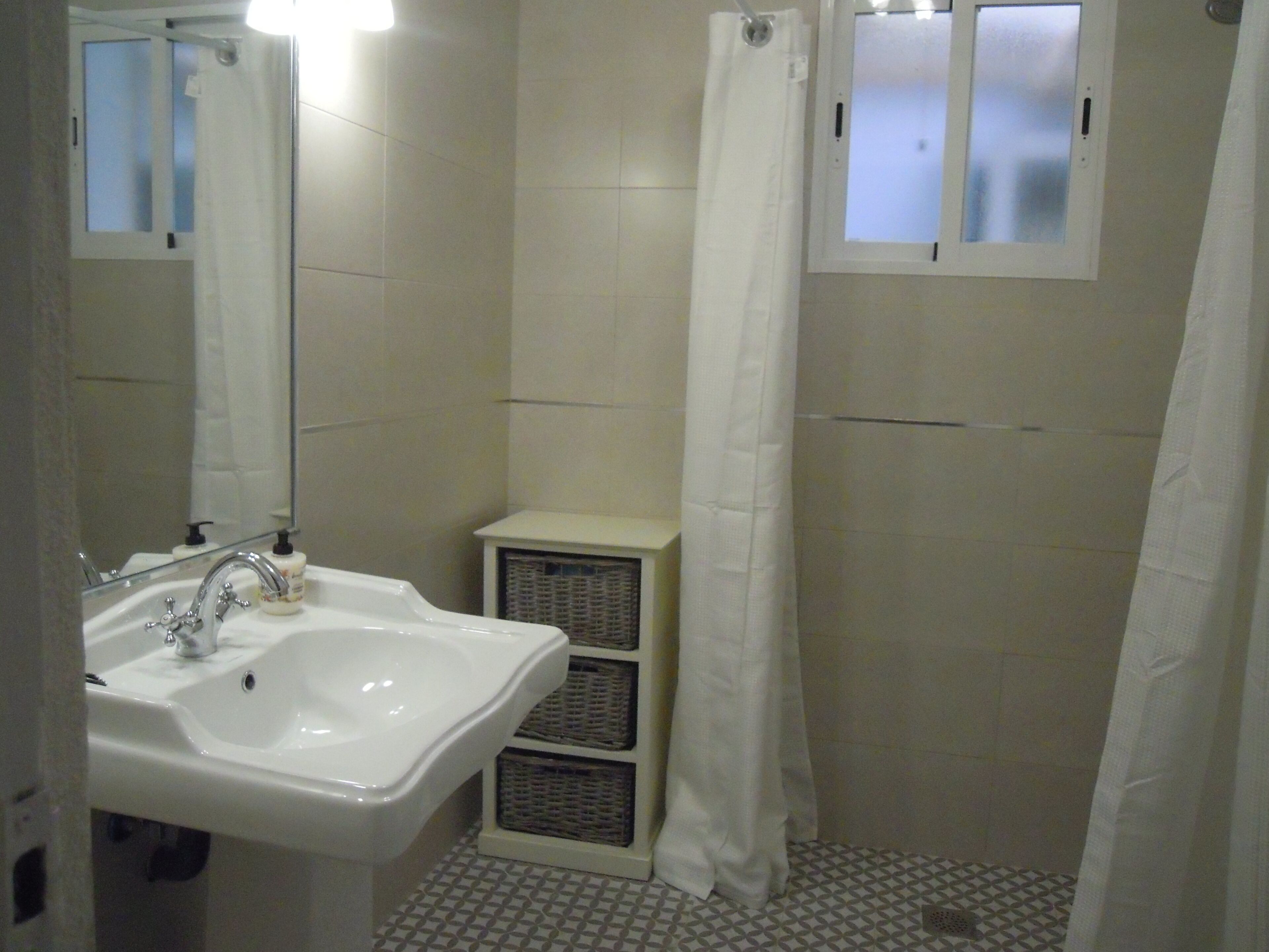 吹风机、毛巾、肥皂、洗发水