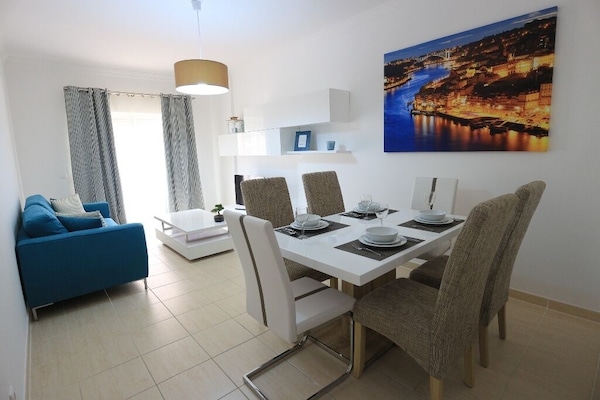 Lounge & Dining