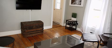 Flat-screen TV, Netflix, books, streaming services