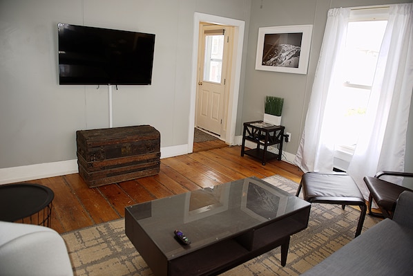 Flat-screen TV, Netflix, books, streaming services
