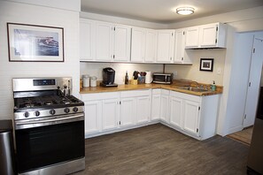 Microwave, oven, coffee/tea maker, cookware/dishes/utensils