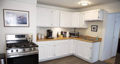 Gehen Sie zum alten Hafen ♦ West End Condo ♦ Parkplatz