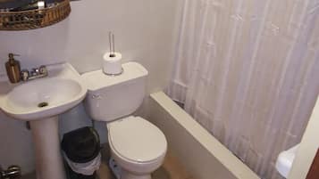 Traditional House, Multiple Beds, Private Pool, Pool View | Bathroom | Towels