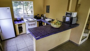 Tradisjonelt hus, flere senger, privat basseng, bassengutsikt | Delt kjøkken